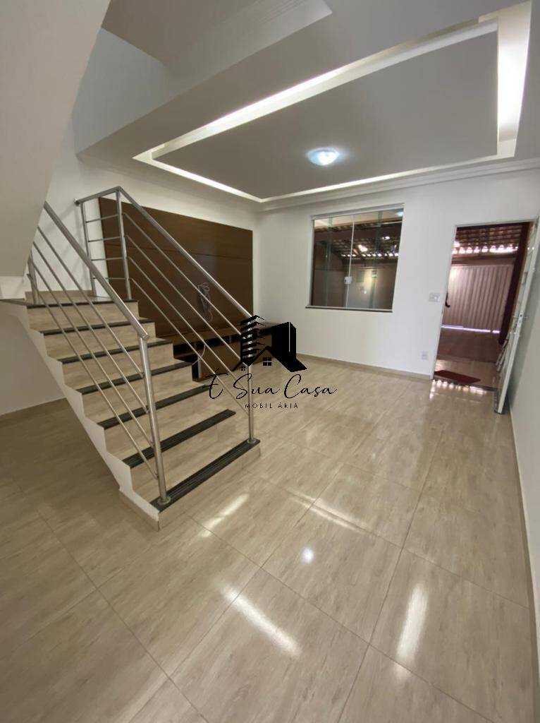 Casa à venda com 3 quartos, 230m² - Foto 1