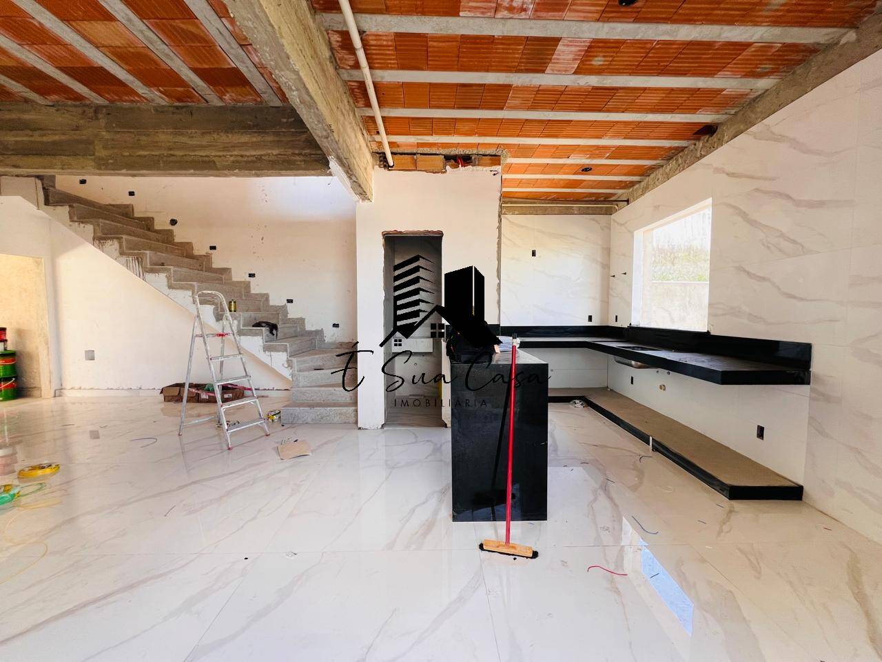 Casa à venda com 3 quartos, 169m² - Foto 4