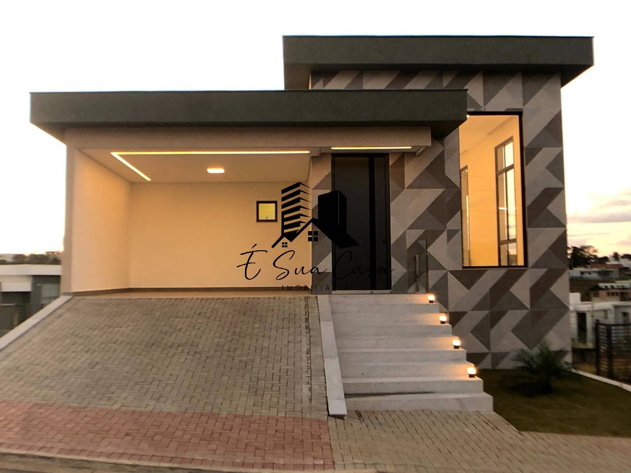 Casa à venda com 4 quartos, 265m² - Foto 1