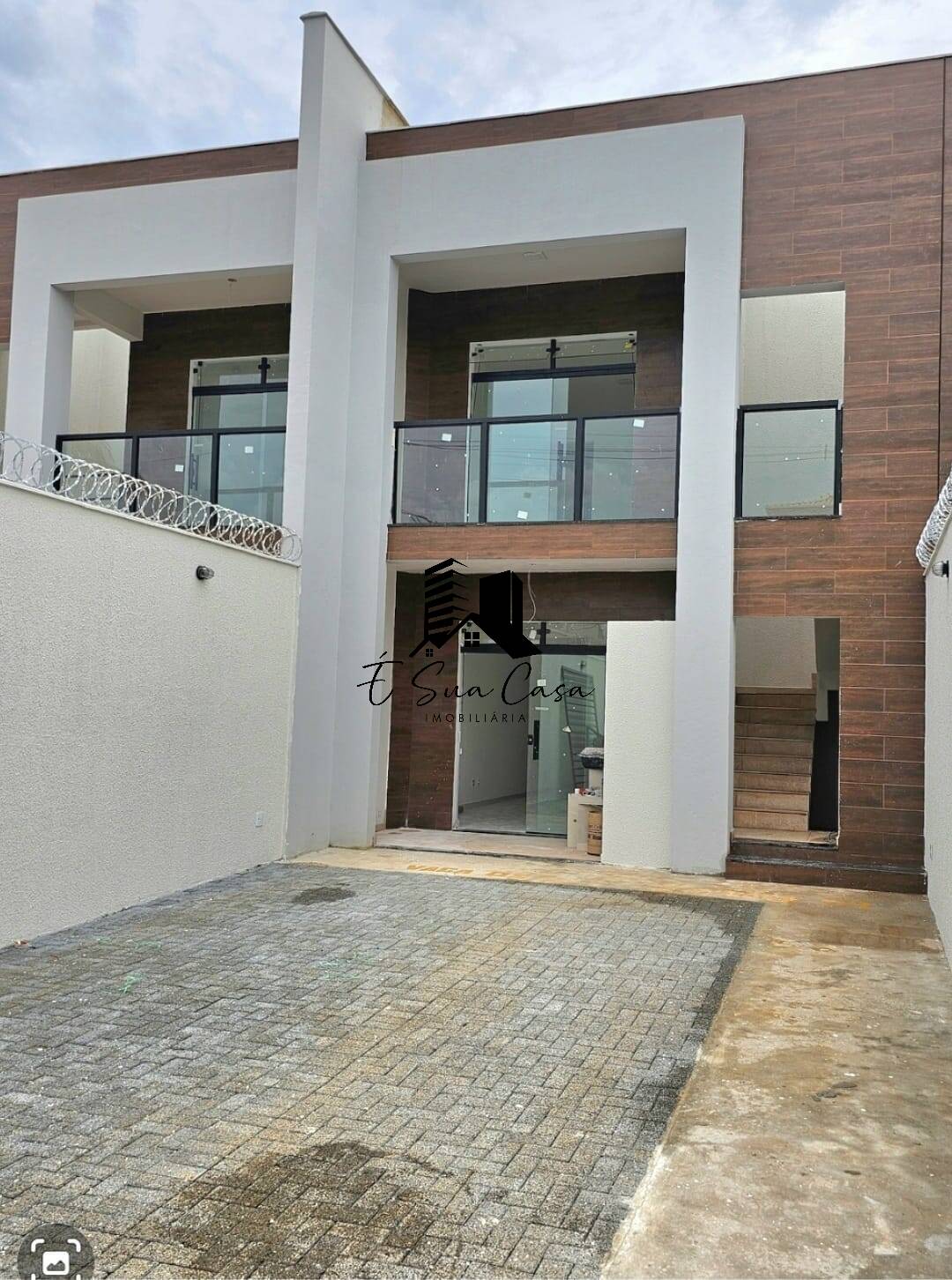 Casa à venda com 2 quartos, 110m² - Foto 1