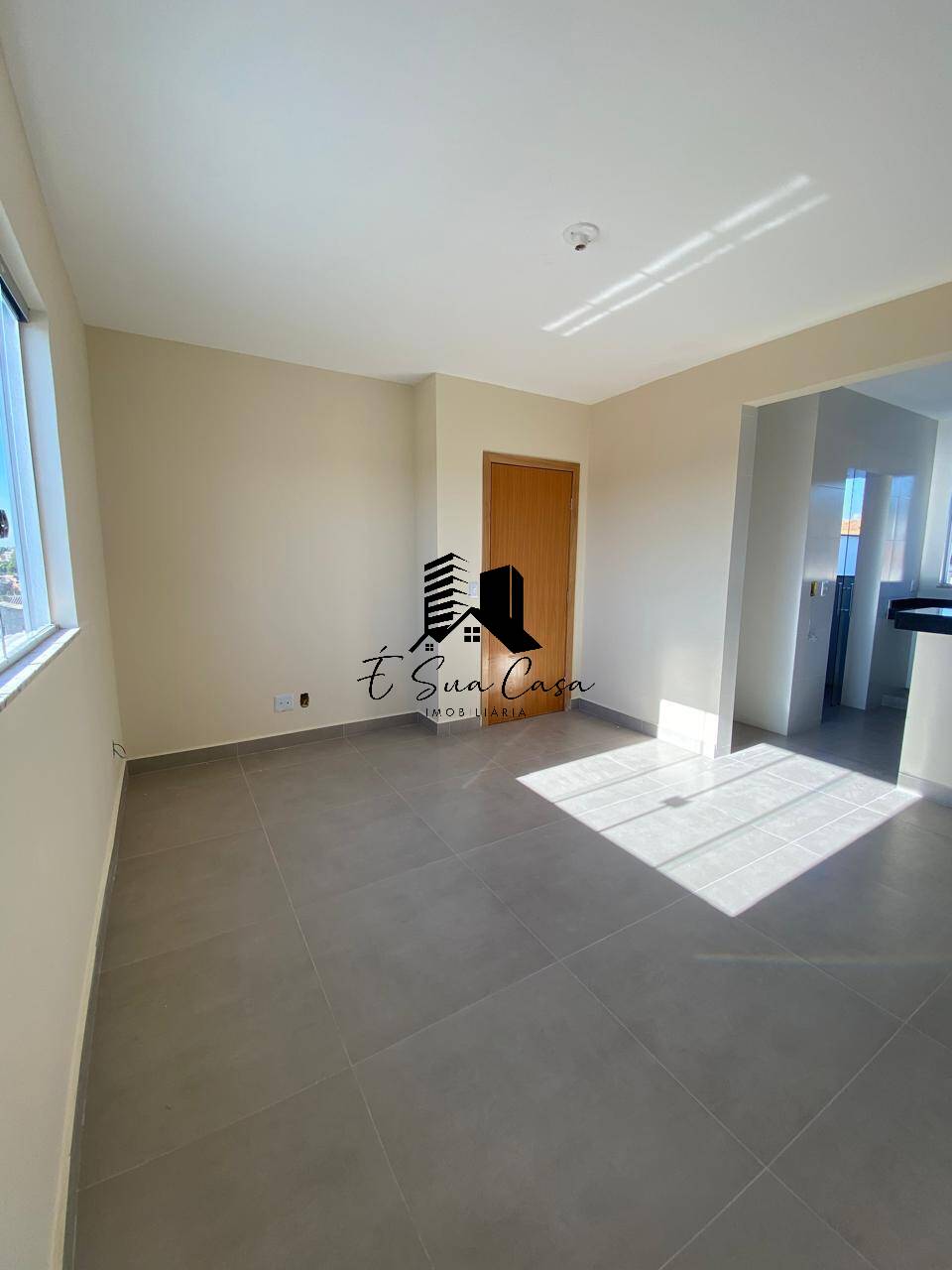 Apartamento à venda com 2 quartos, 62m² - Foto 2