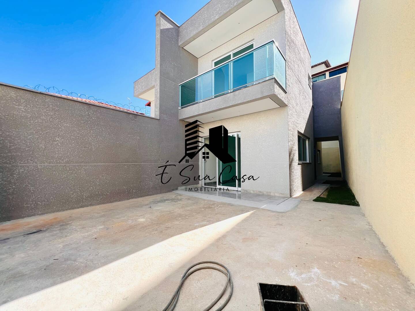 Casa à venda com 3 quartos, 200m² - Foto 2