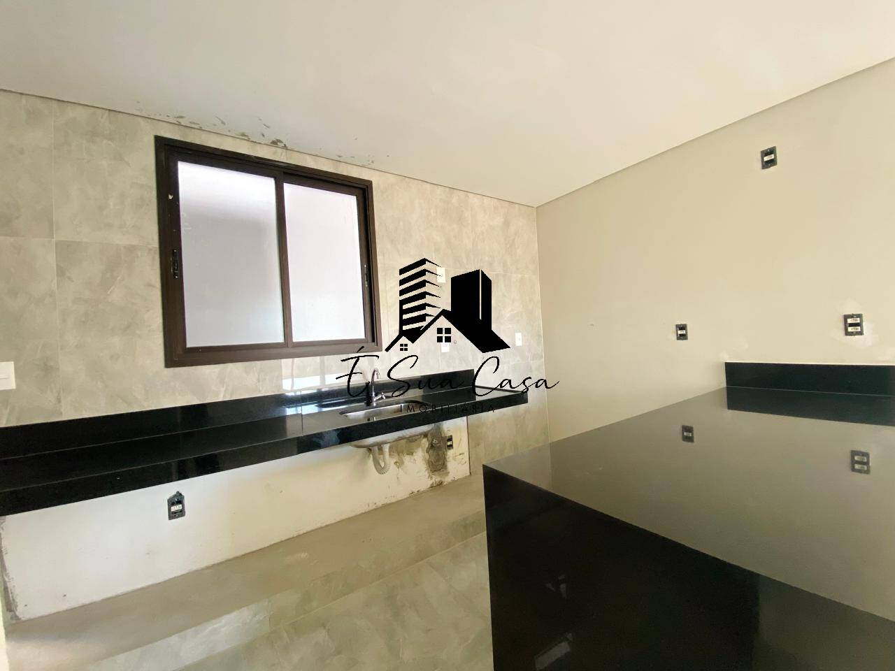 Apartamento à venda com 4 quartos, 165m² - Foto 4