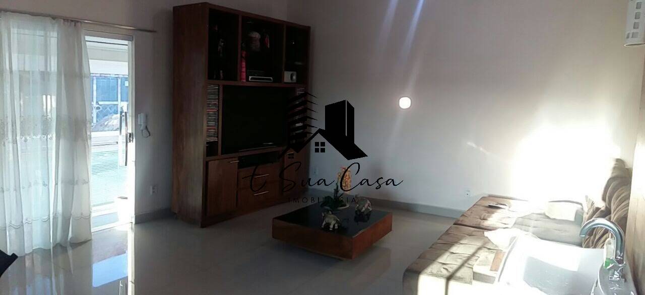 Casa à venda com 4 quartos, 500m² - Foto 2