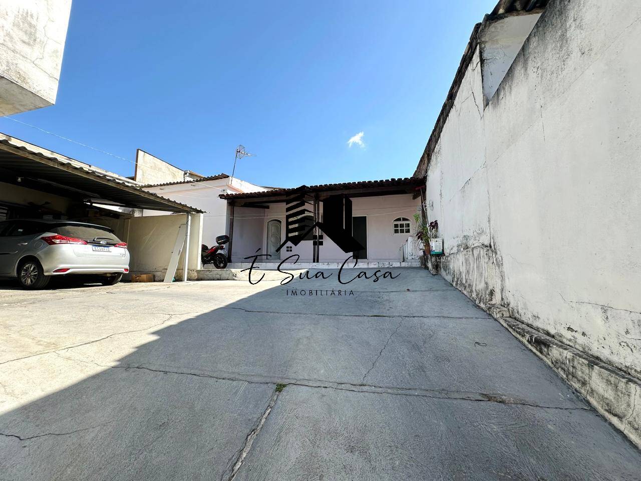 Casa à venda com 3 quartos, 360m² - Foto 1