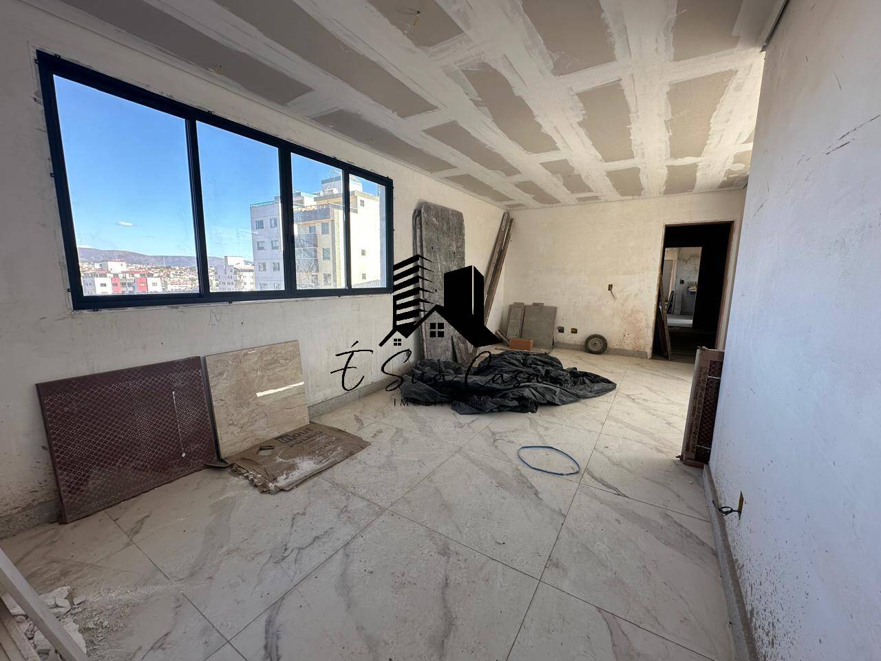 Apartamento à venda com 3 quartos, 106m² - Foto 2