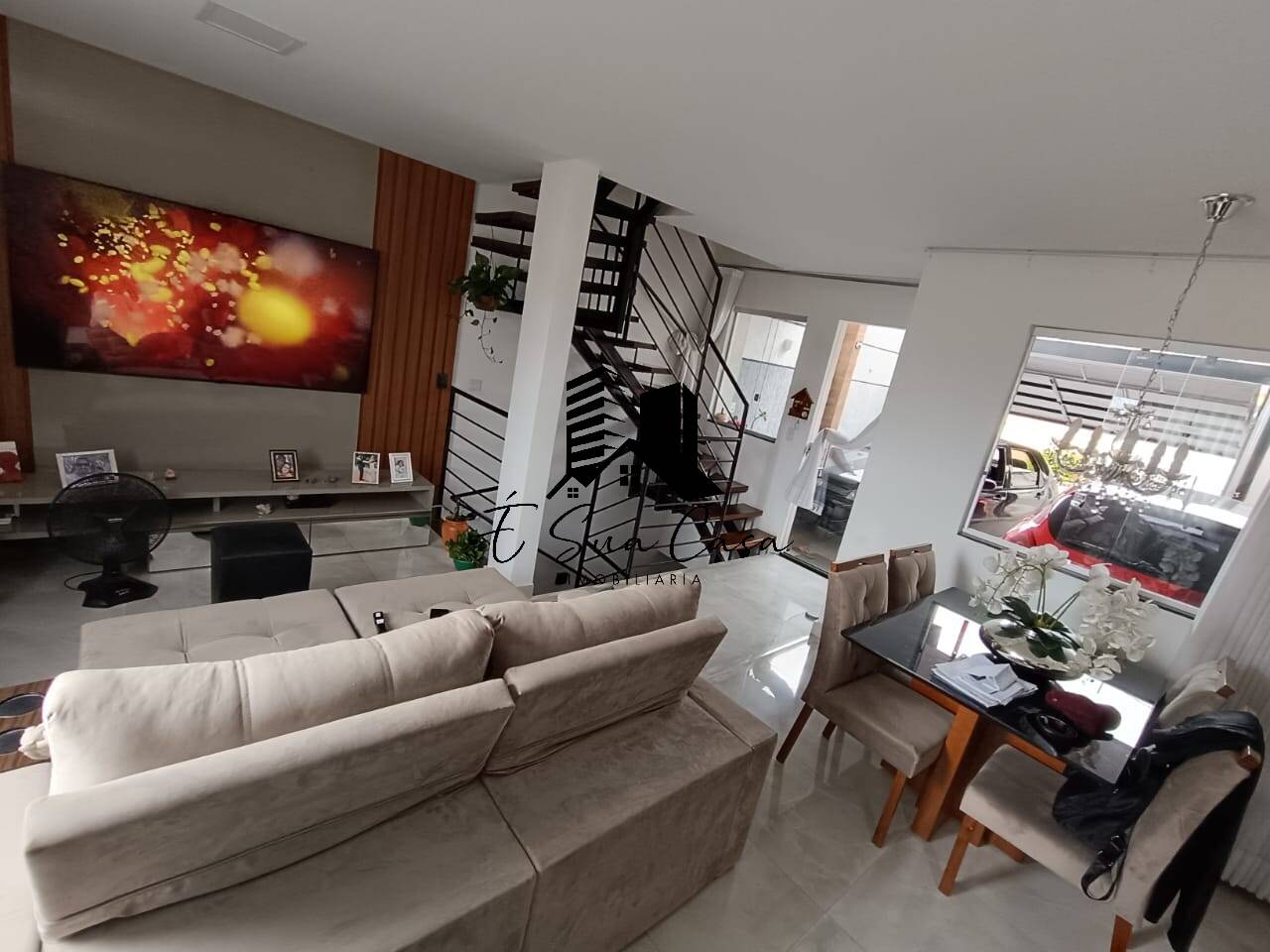 Casa à venda com 3 quartos, 150m² - Foto 1