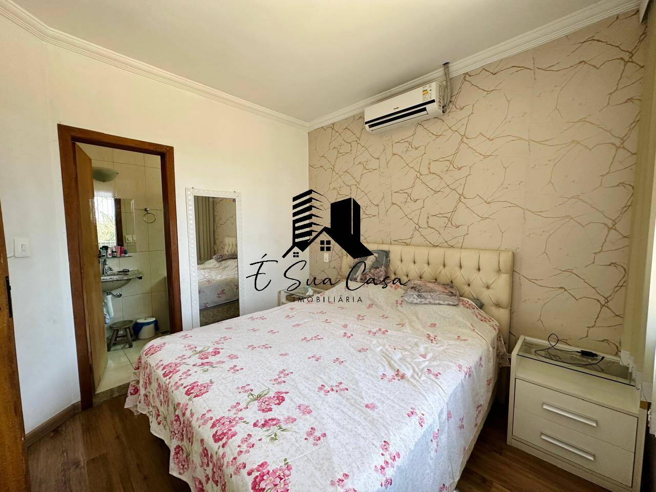 Casa à venda com 3 quartos, 114m² - Foto 2