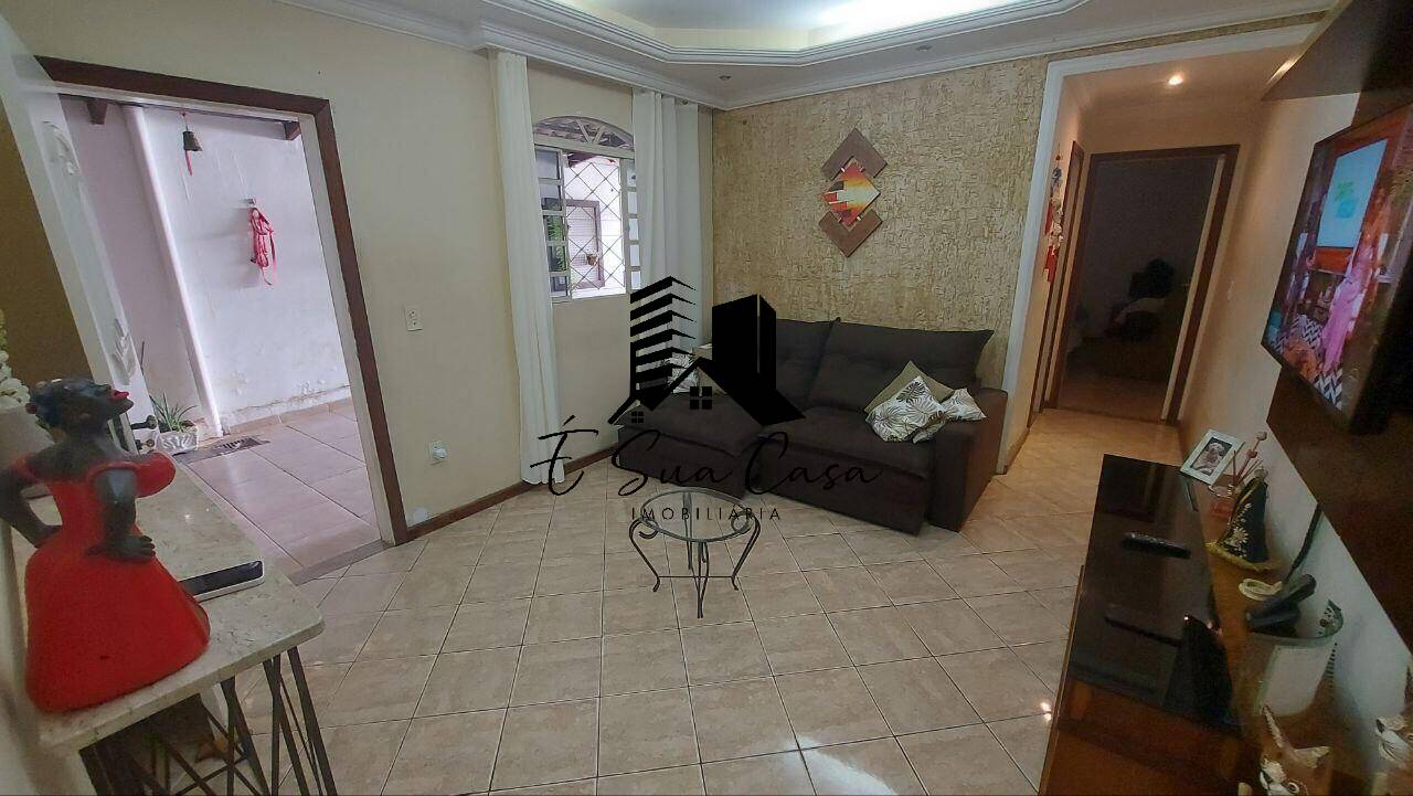 Casa à venda com 3 quartos, 210m² - Foto 1