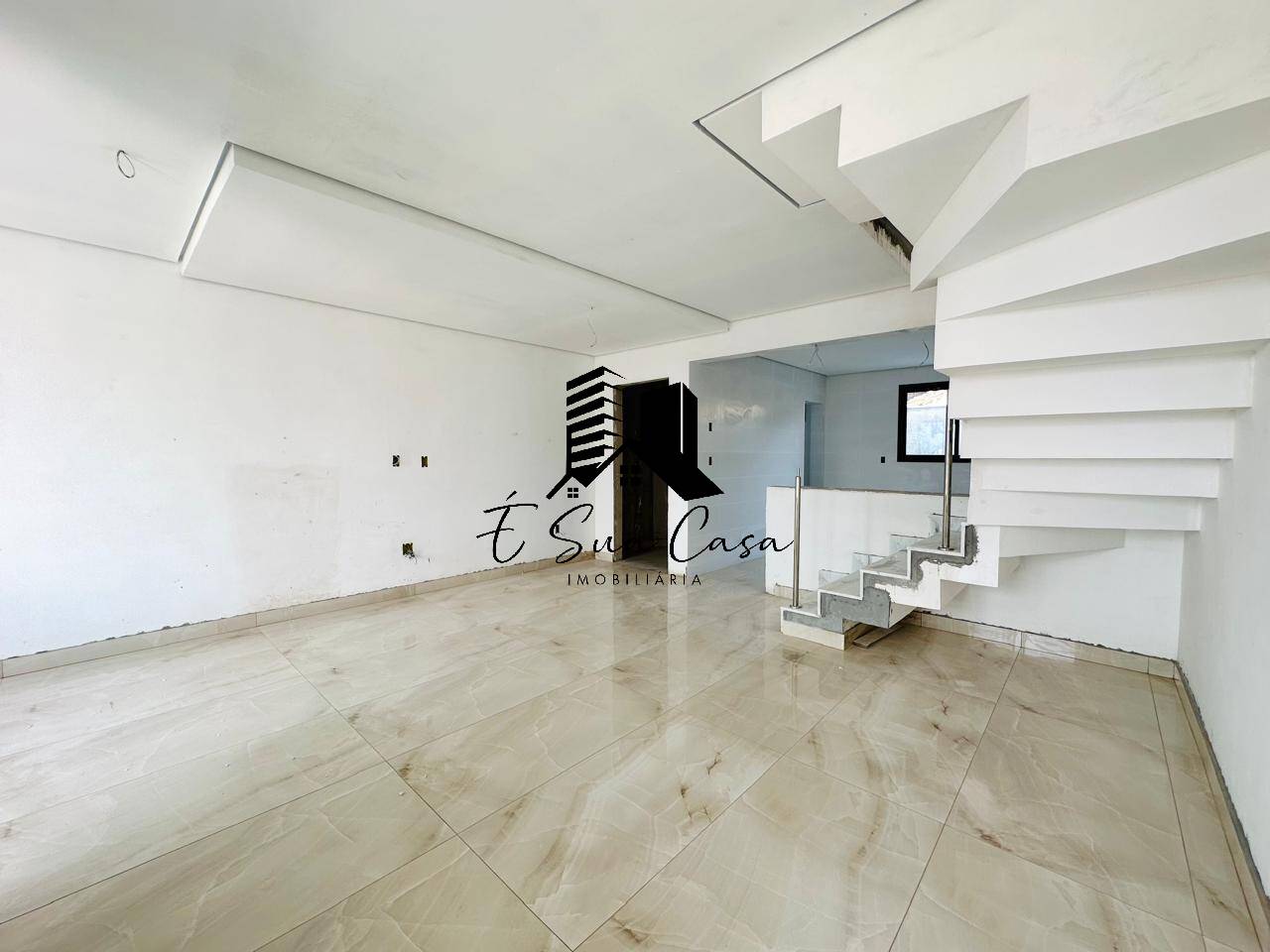 Casa à venda com 3 quartos, 170m² - Foto 2