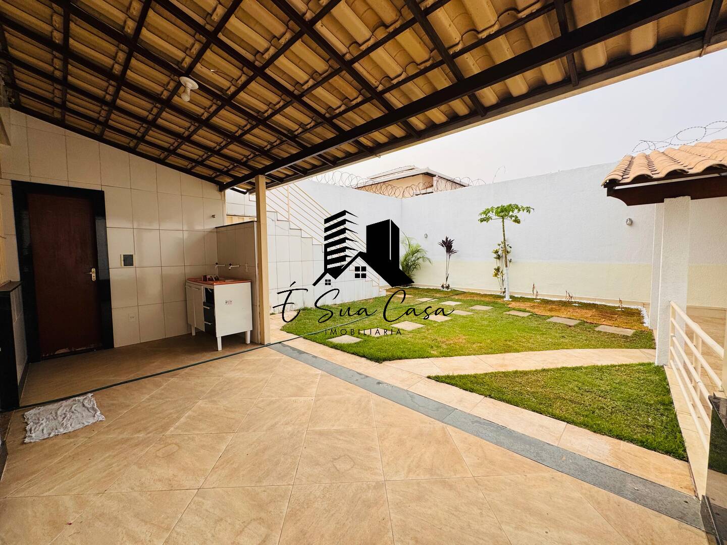 Casa à venda com 2 quartos, 300m² - Foto 3