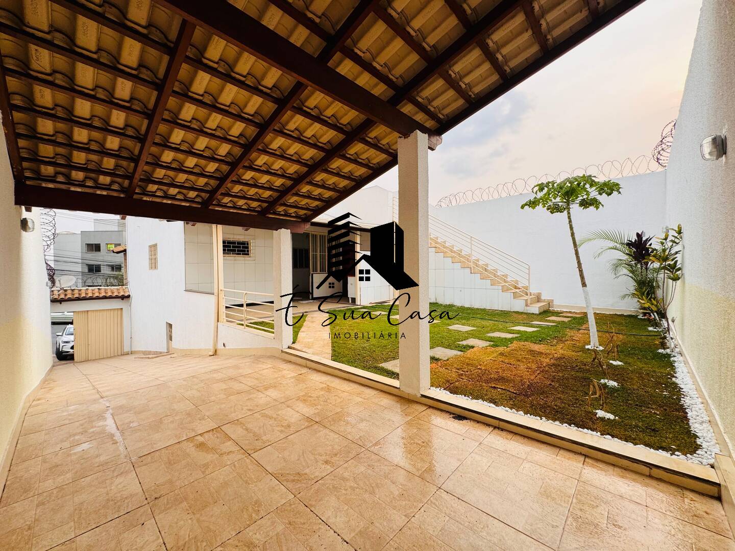 Casa à venda com 2 quartos, 300m² - Foto 5