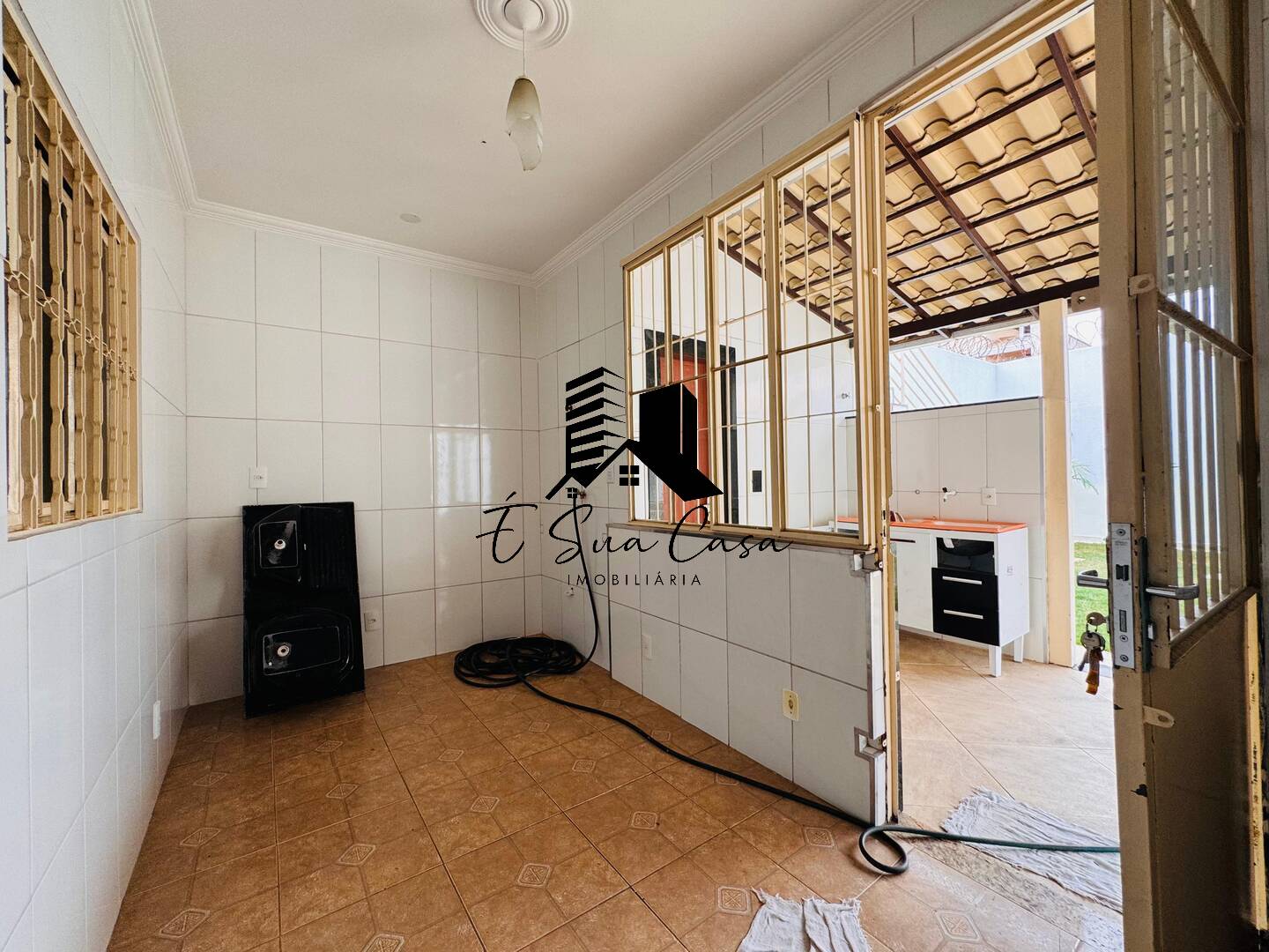 Casa à venda com 2 quartos, 300m² - Foto 13