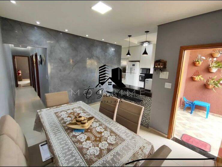 Casa à venda com 3 quartos, 180m² - Foto 2