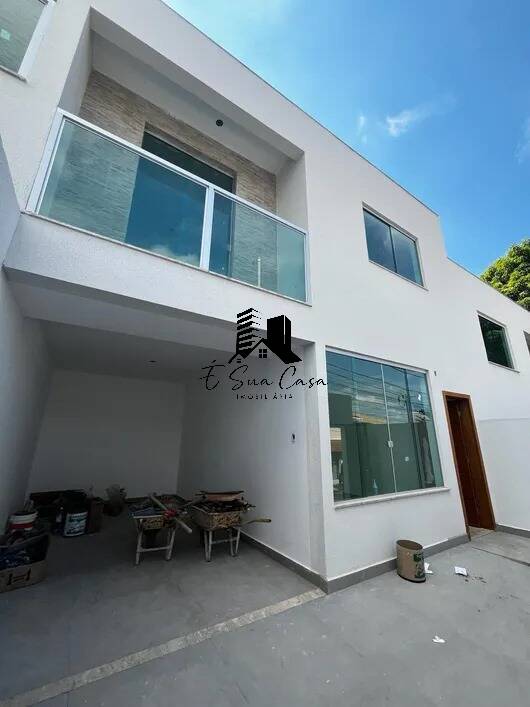 Casa à venda com 3 quartos, 105m² - Foto 1