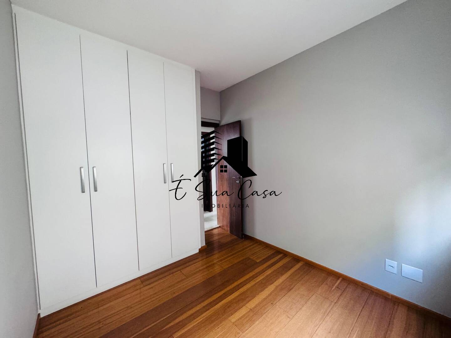 Apartamento à venda com 3 quartos, 97m² - Foto 13