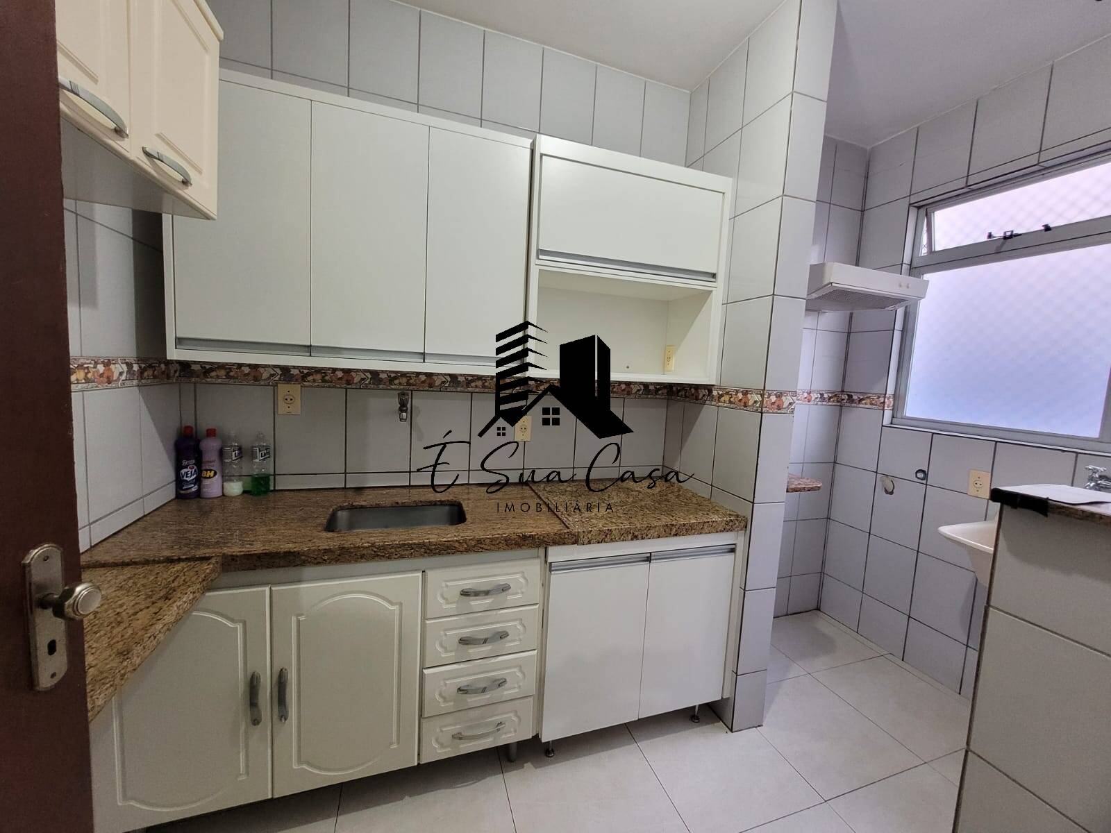 Apartamento à venda com 3 quartos, 75m² - Foto 2