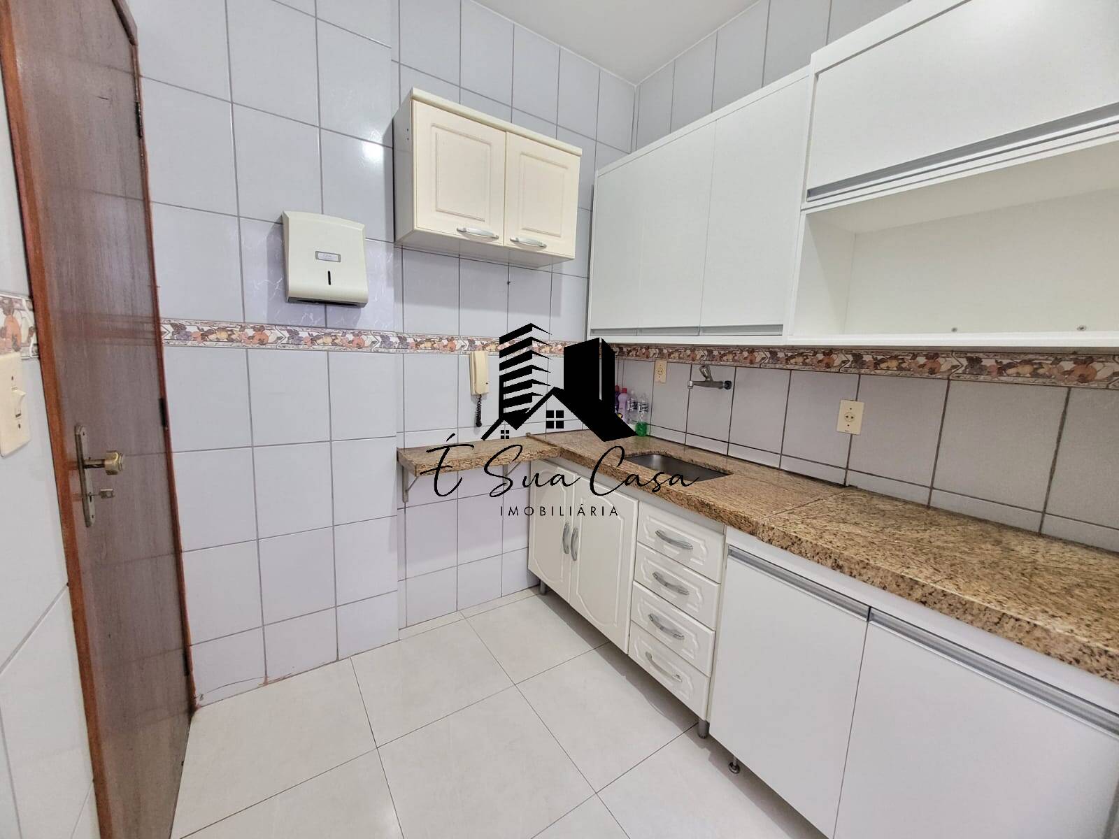 Apartamento à venda com 3 quartos, 75m² - Foto 1