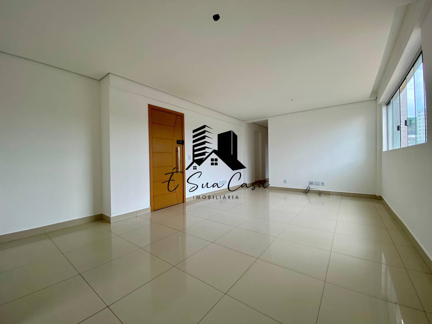 Apartamento à venda com 3 quartos, 167m² - Foto 2