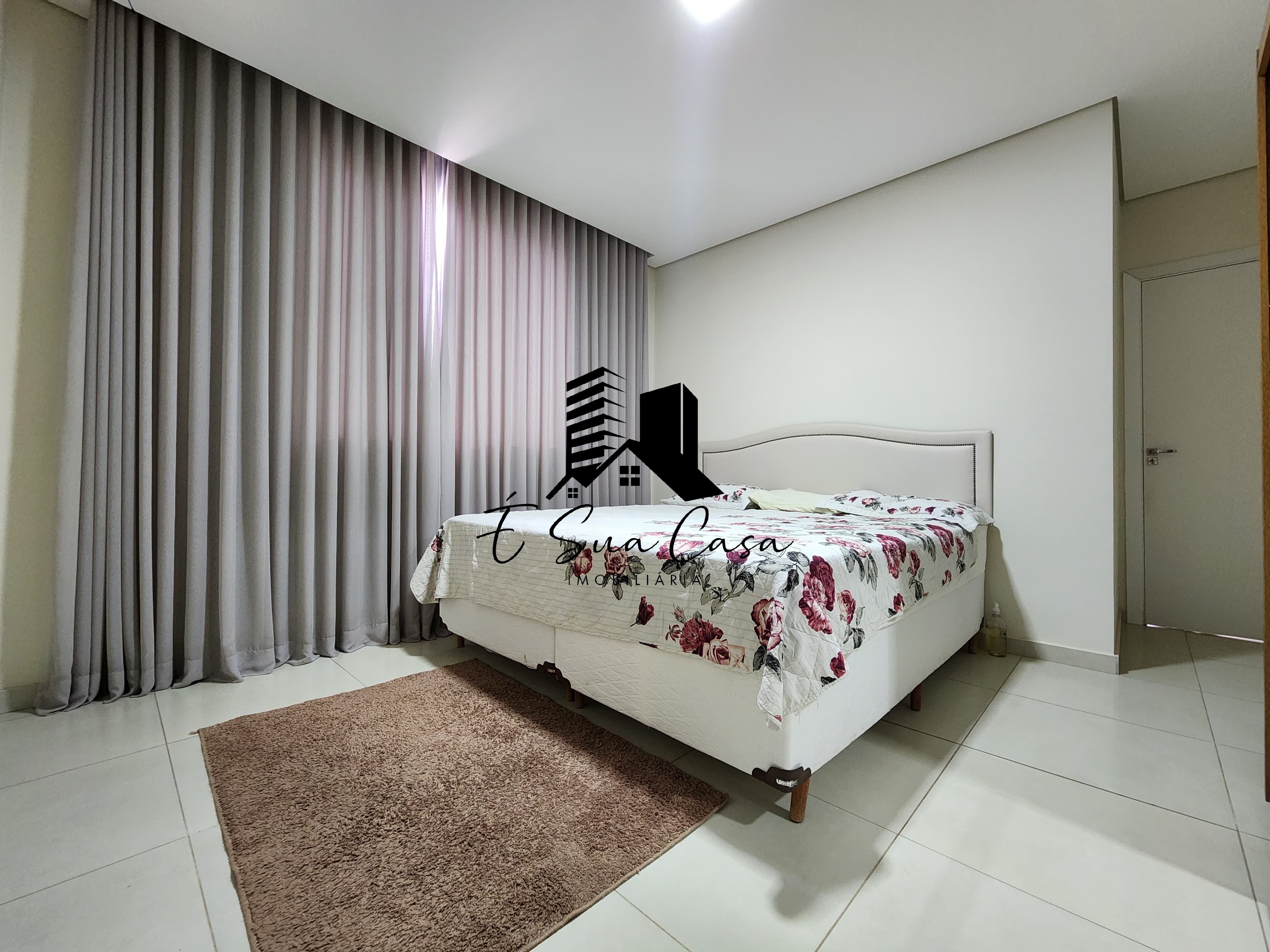 Casa à venda com 2 quartos, 130m² - Foto 1