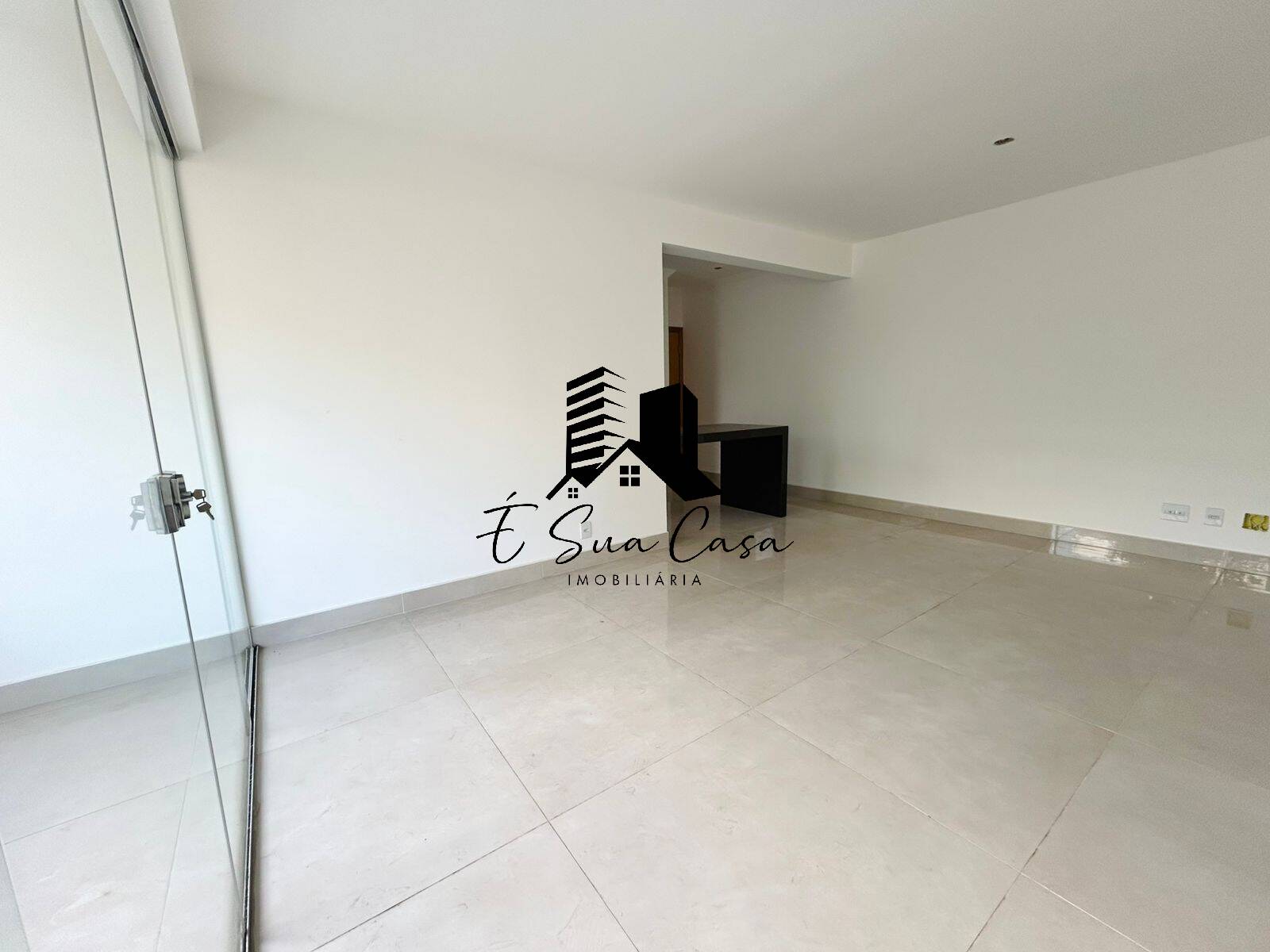 Apartamento à venda com 3 quartos, 184m² - Foto 4