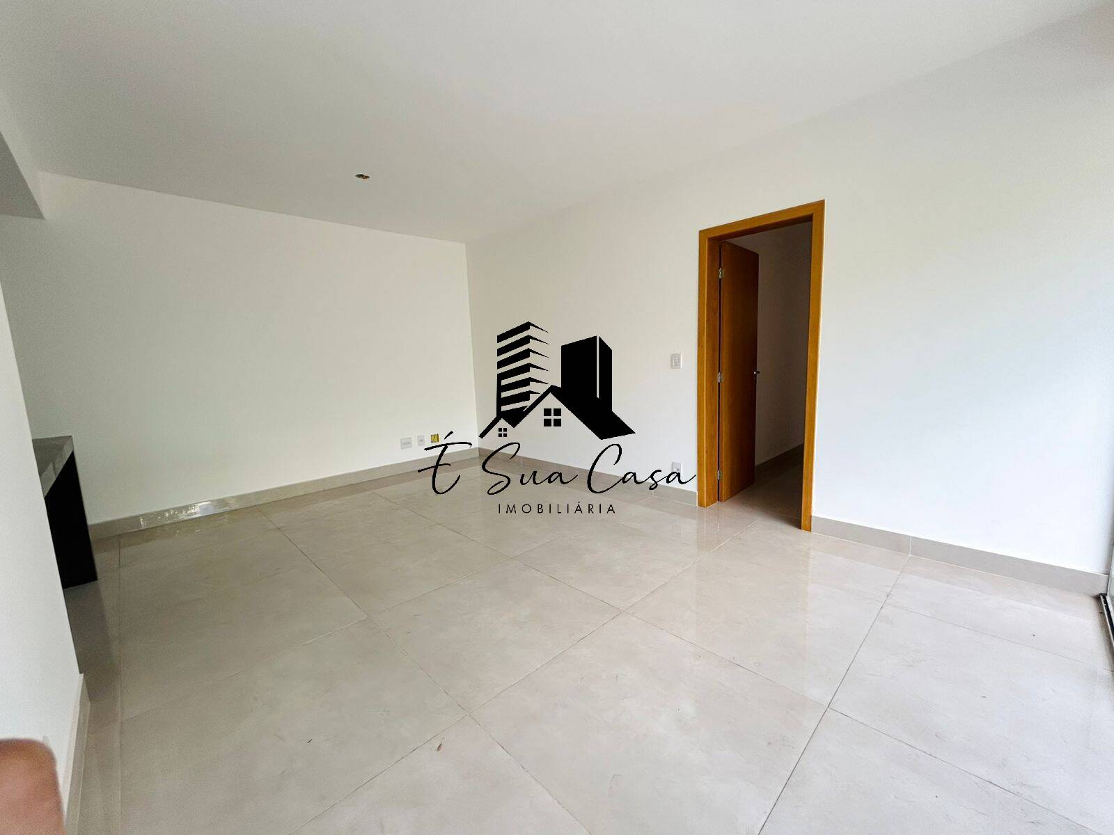 Apartamento à venda com 3 quartos, 184m² - Foto 2